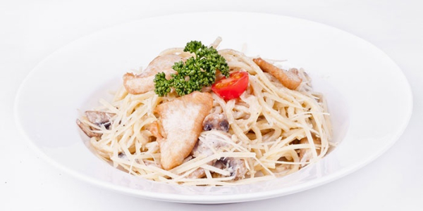 Паста с курицей и грибами в сливочном соусе Паста с курицей и грибами в сливочном соусе