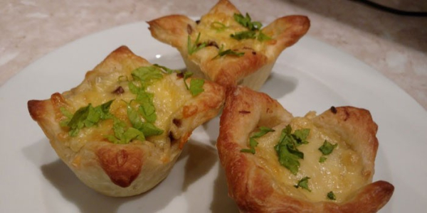 Жульен в тесте - пошаговые рецепты приготовления вкусной начинки в корзиночках, булочках или мешочках с фото Жульен в тесте - пошаговые рецепты приготовления вкусной начинки в корзиночках, булочках или мешочках с фото