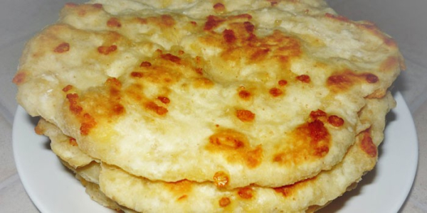 Сырные лепешки на кефире на сковороде - как быстро и вкусно приготовить с ветчиной, зеленым луком и картофелем