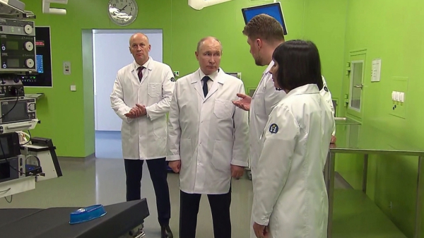 Владимиру Путину показали новый суперсовременный корпус в&nbsp;Центре имени Димы Рогачева