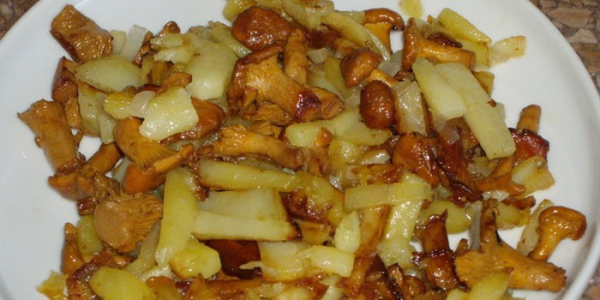 Жареная картошка с лисичками Жареная картошка с лисичками