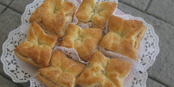 Жульен в тесте - пошаговые рецепты приготовления вкусной начинки в корзиночках, булочках или мешочках с фото Жульен в тесте - пошаговые рецепты приготовления вкусной начинки в корзиночках, булочках или мешочках с фото