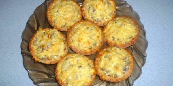 Жульен в тесте - пошаговые рецепты приготовления вкусной начинки в корзиночках, булочках или мешочках с фото Жульен в тесте - пошаговые рецепты приготовления вкусной начинки в корзиночках, булочках или мешочках с фото